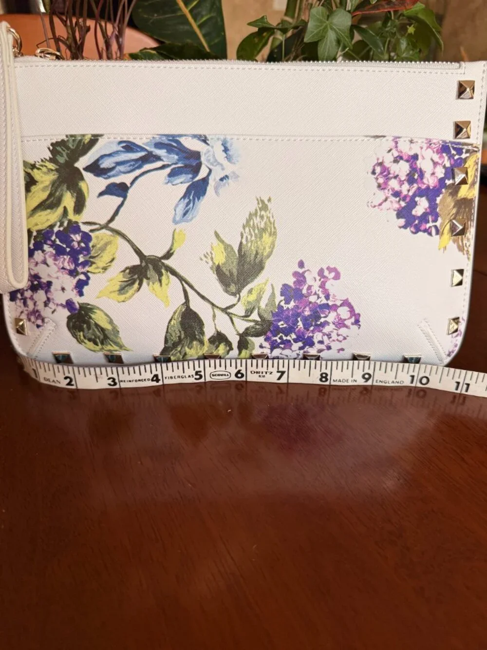 White floral clutch with gold studs - Picture 4 of 12